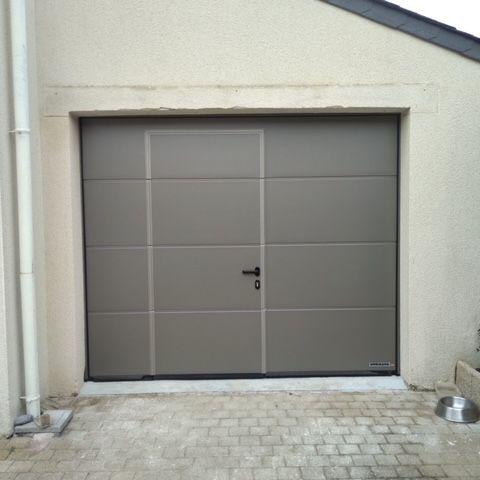 Remplacement d'une porte de garage à Fouesnant