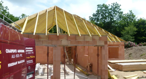 Exemple d'une construction de charpente