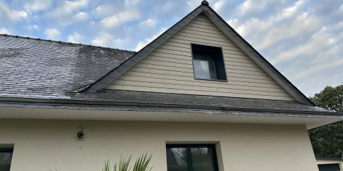 Septembre 2023 : réalisation de bardage et remplacement des menuiseries, chantier situé sur la commune de Fouesnant (29170)