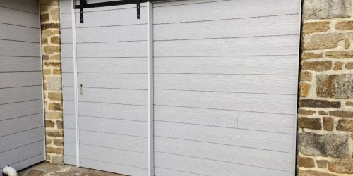 Février 2025 : pose porte abris de jardin