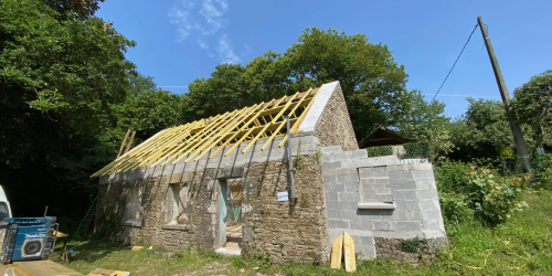 Juin 2025 : pose d'une charpente