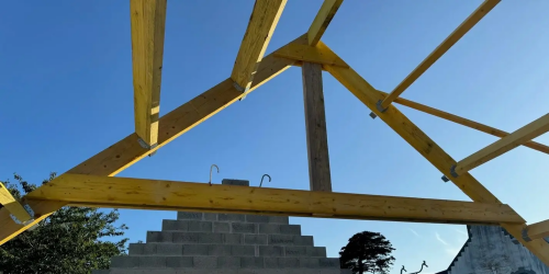 Septembre 2024 : pose d'une charpente