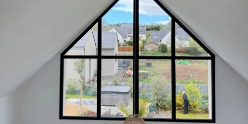 Février 2025 : Pose d'une verrière en pignon + charpente