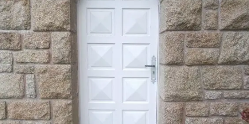 Octobre 2024 : changement d'une porte d'entrée (photo avant)