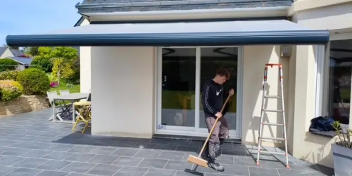Avril 2026 : pose store banne
